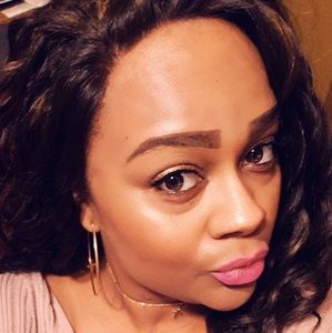 Meet your Posher, Alicia